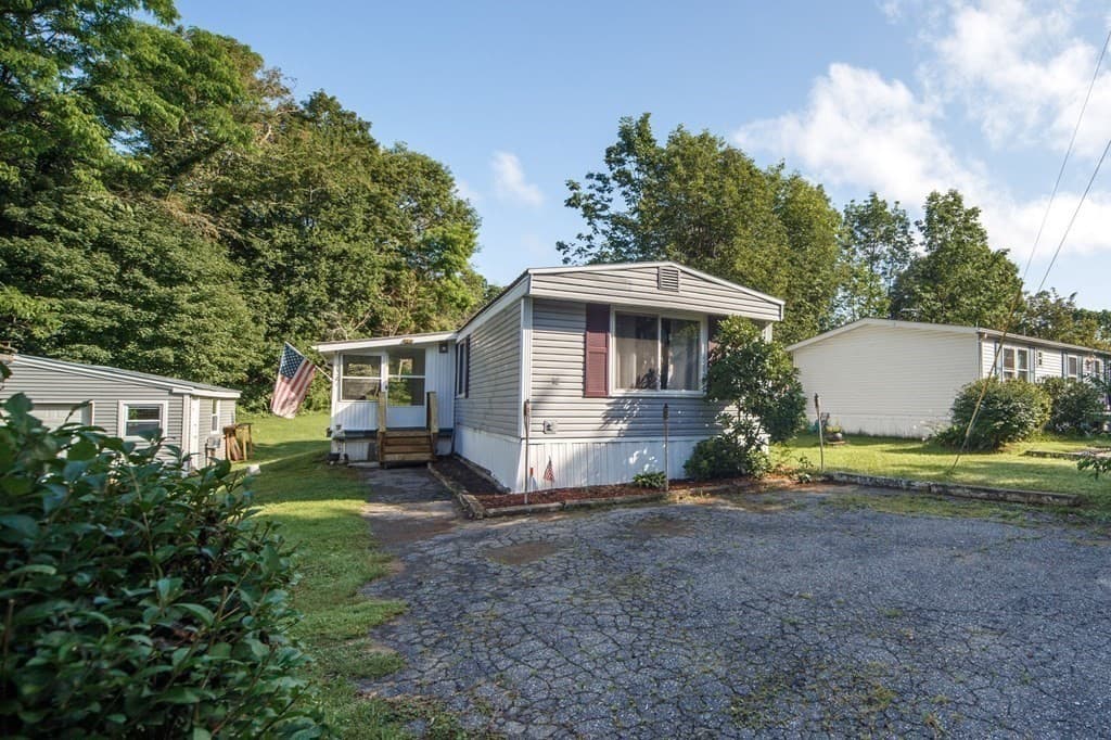 58 Willow Lane photo 3