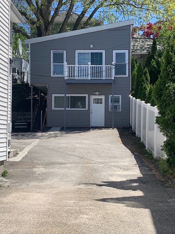 537 Park Ave photo 3