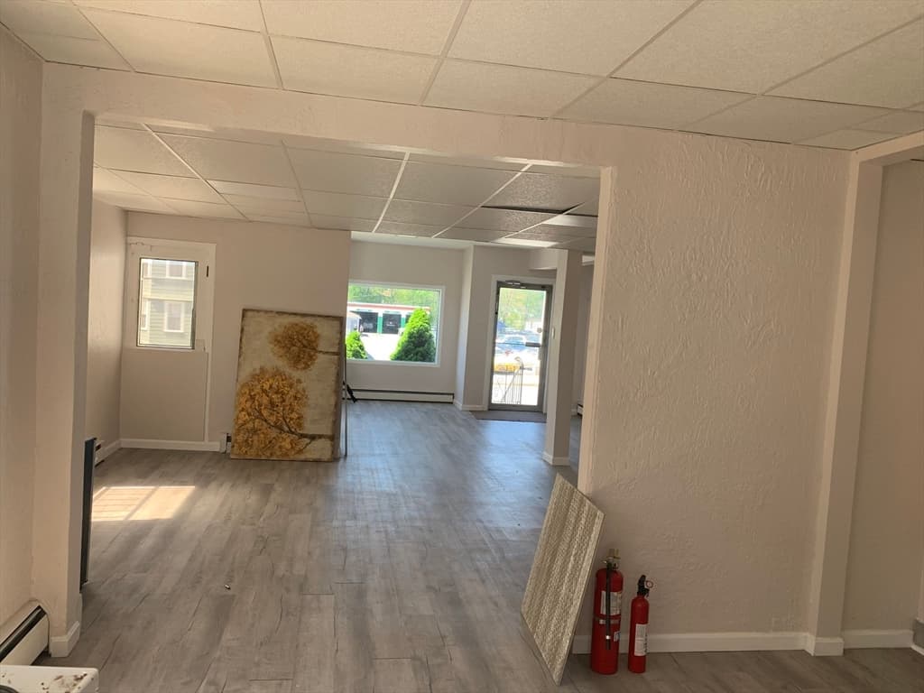 537 Park Ave photo 4