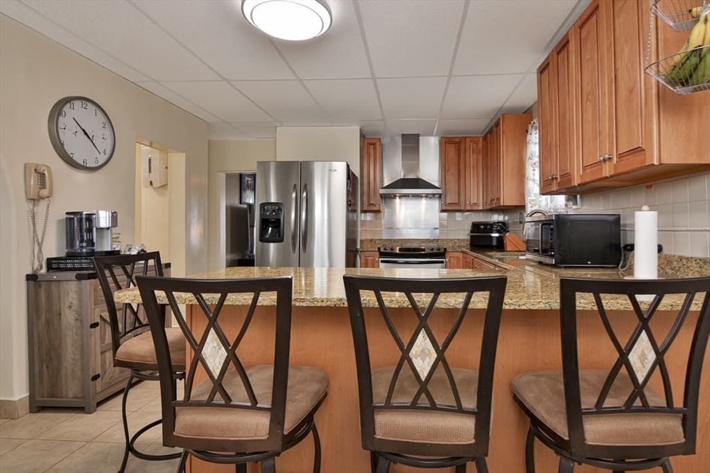 86 Lexington St photo 4