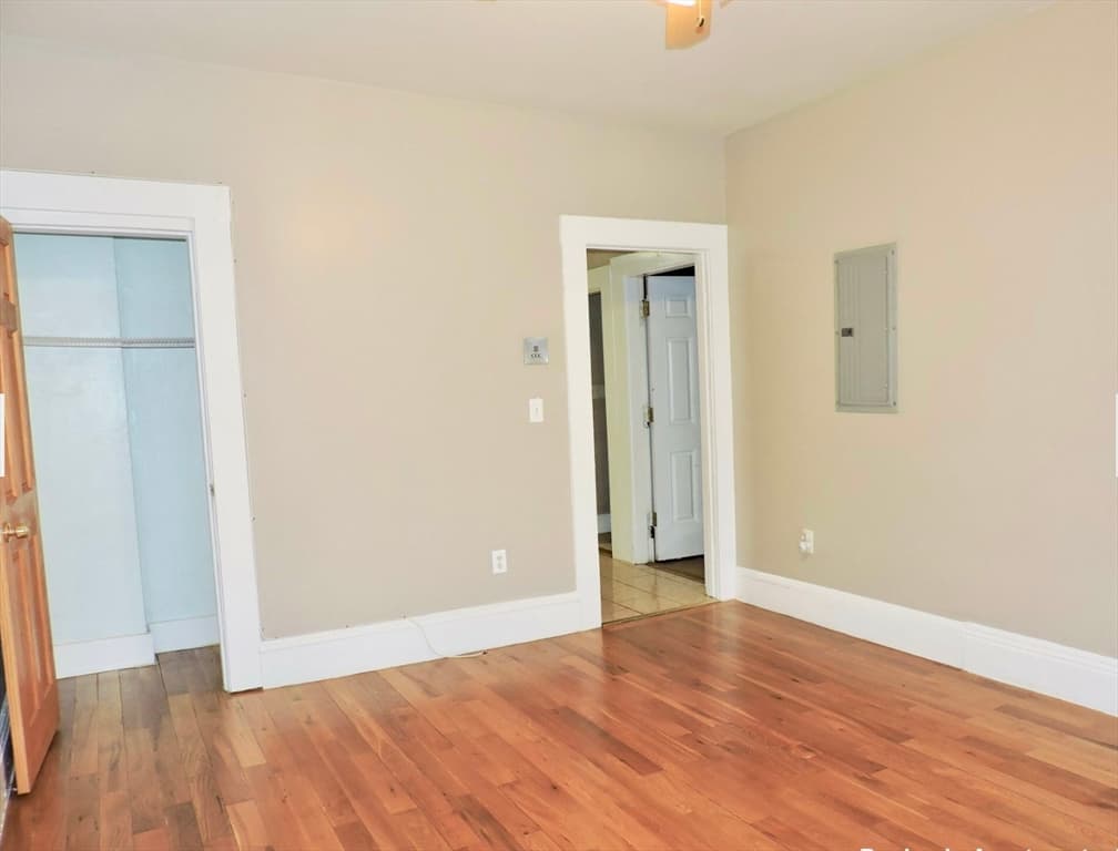 205 E Eagle St #C photo 4