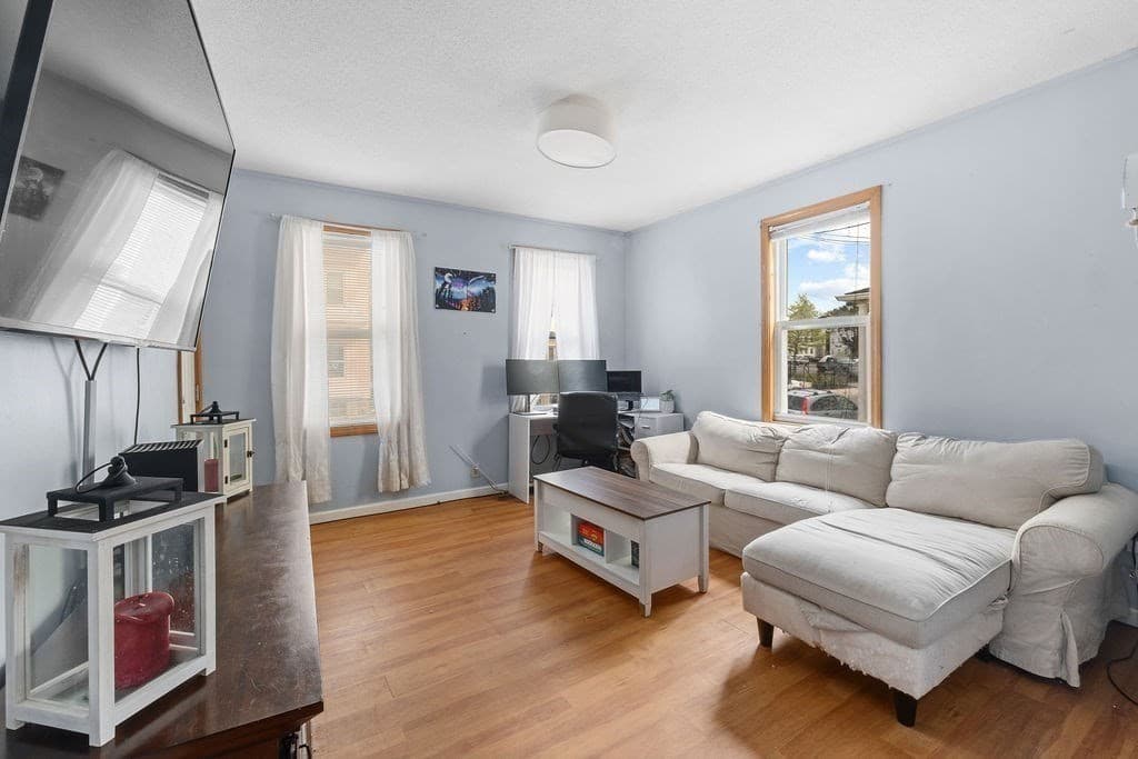 11 Harmony St photo 3