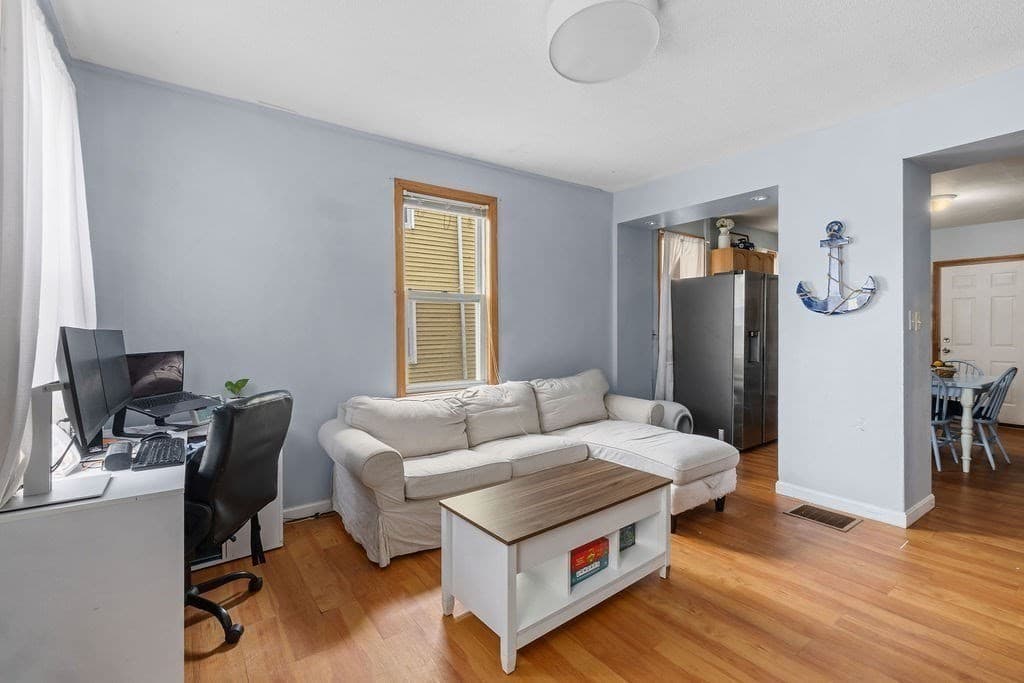 11 Harmony St photo 4