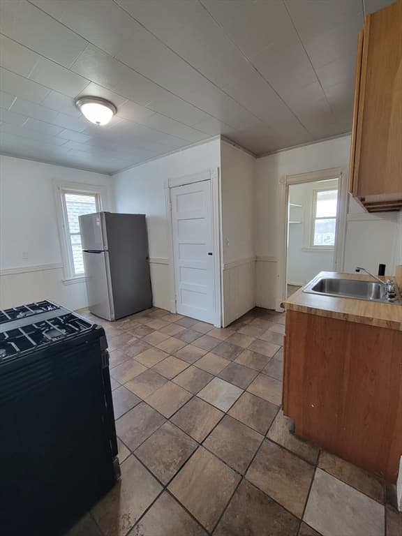 725 Carew St #3 photo 3