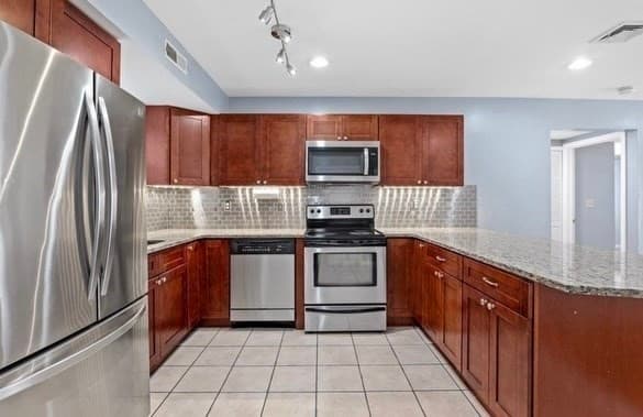 375 Aiken #7