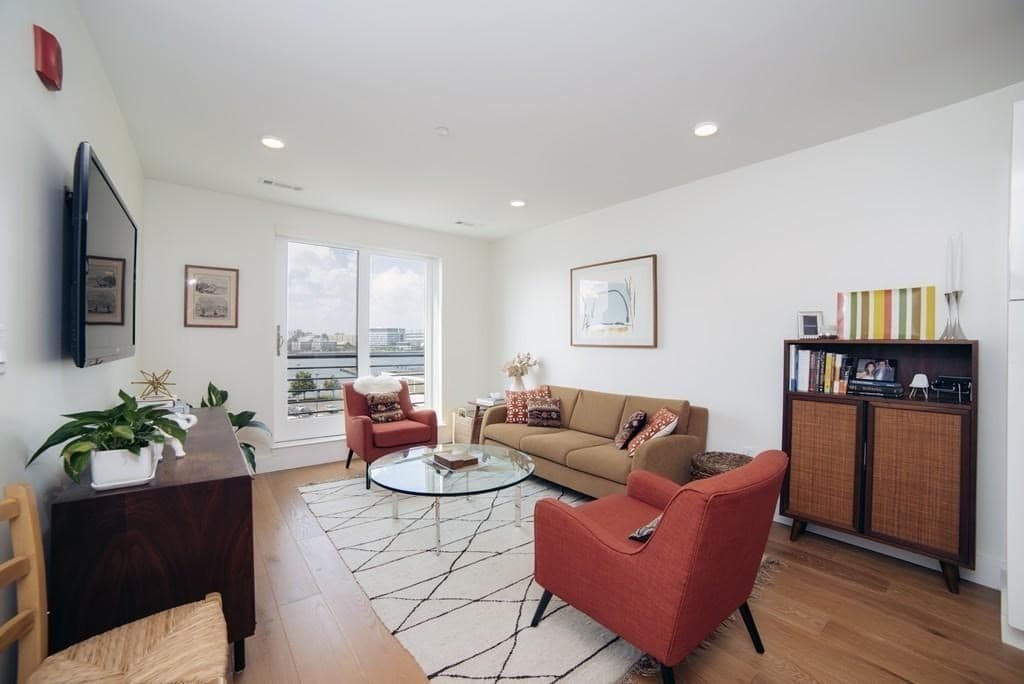 250 Meridian St #402 photo 2