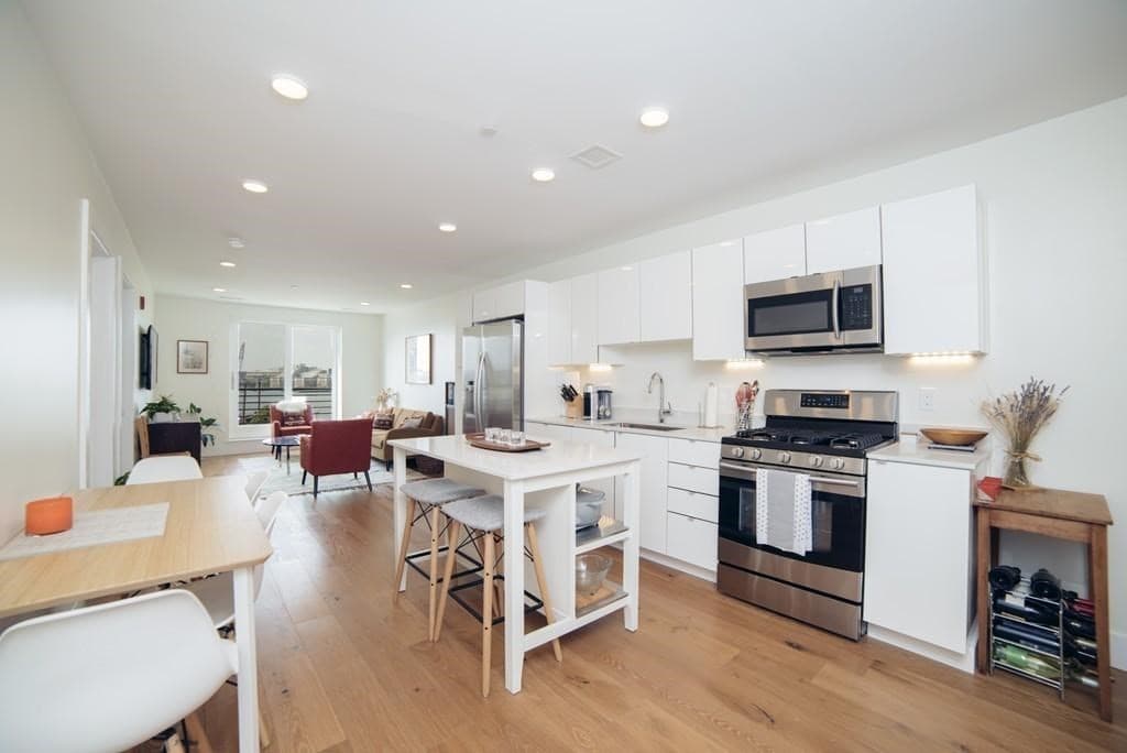 250 Meridian St #402 photo 3