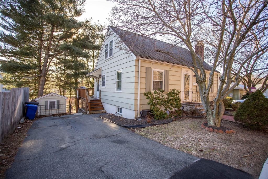 64 Brazil St photo 2