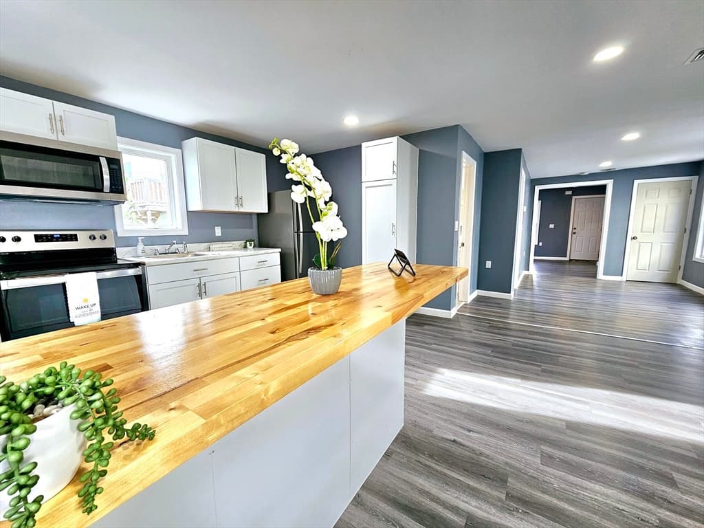 9 Wellington St photo 2