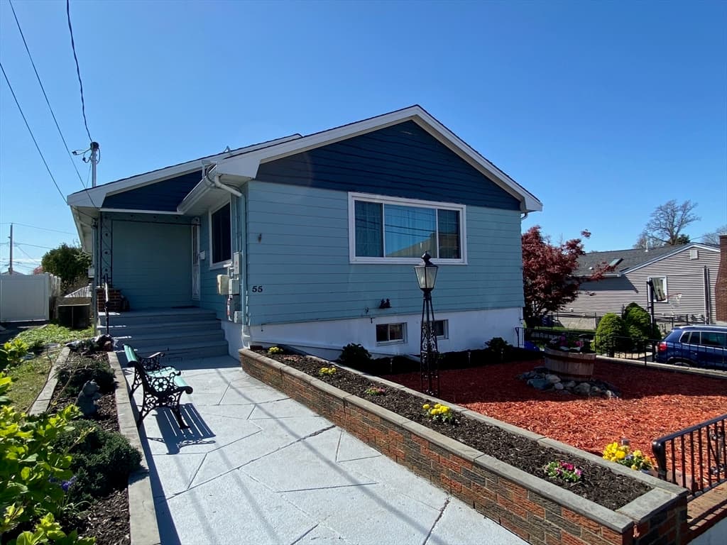 55 Charger St photo 2