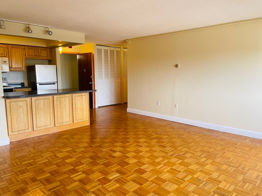 1025 Hancock St #5L photo 3