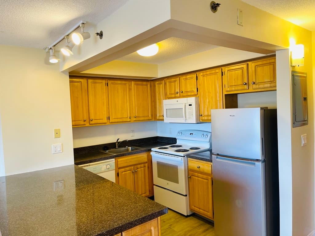 1025 Hancock St #5L
