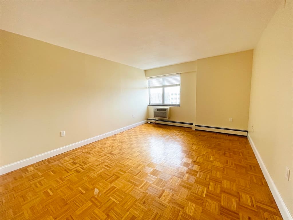 1025 Hancock St #5L photo 5