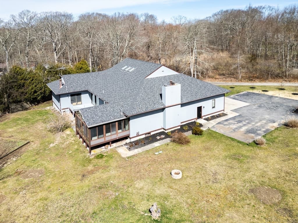 97 Reservoir Ave photo 3