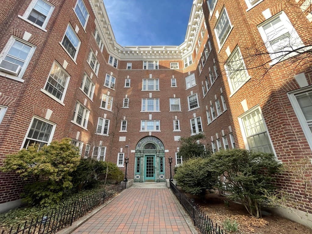 1572 Massachusetts Avenue #32