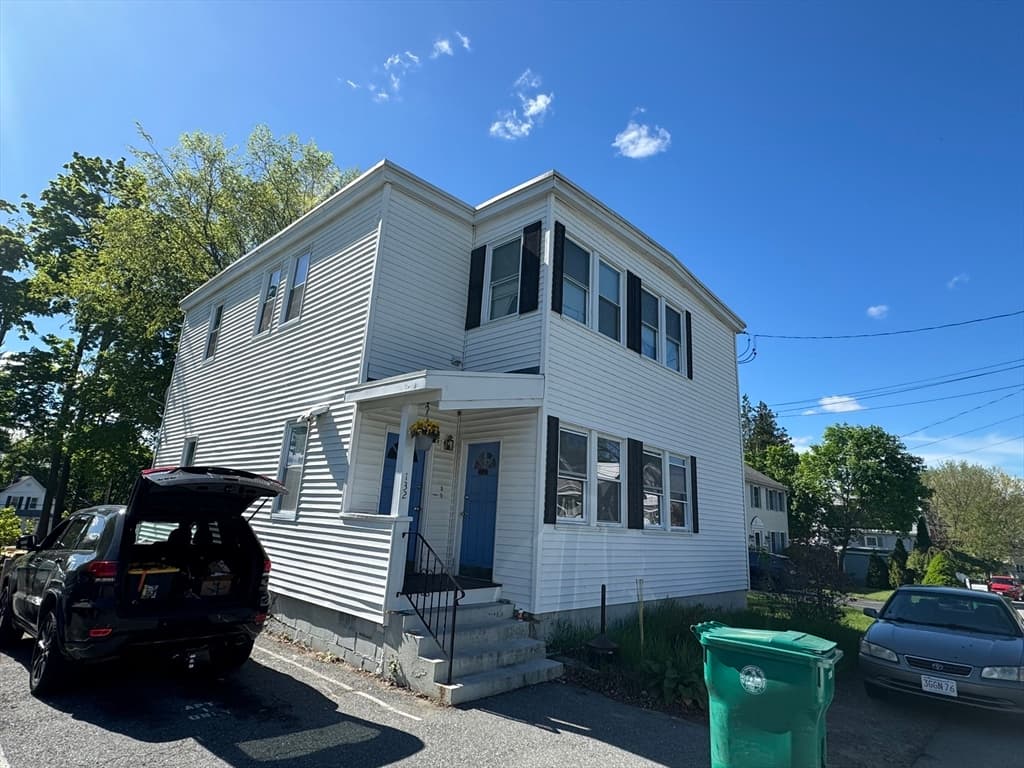 132 Bedford Ave photo 2