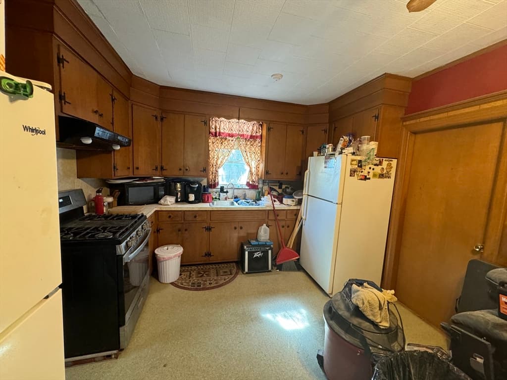 132 Bedford Ave photo 5