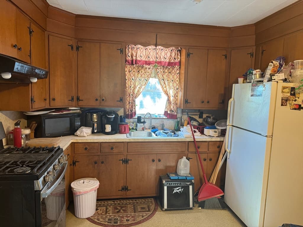 132 Bedford Ave photo 4