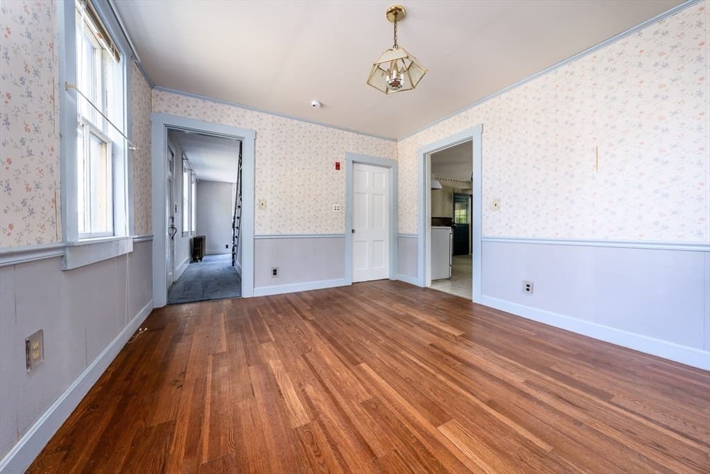 65 Gibbs Avenue photo 2
