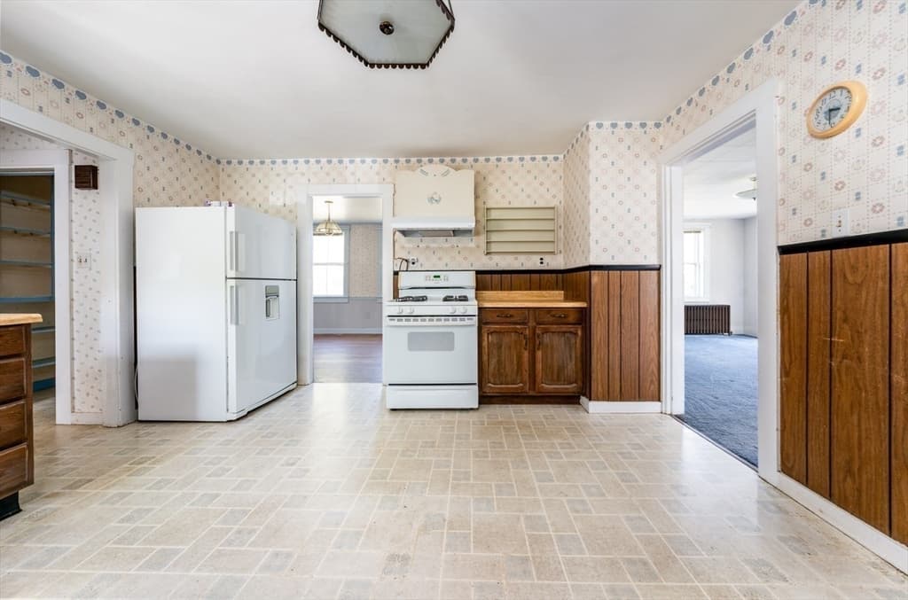 65 Gibbs Avenue photo 4