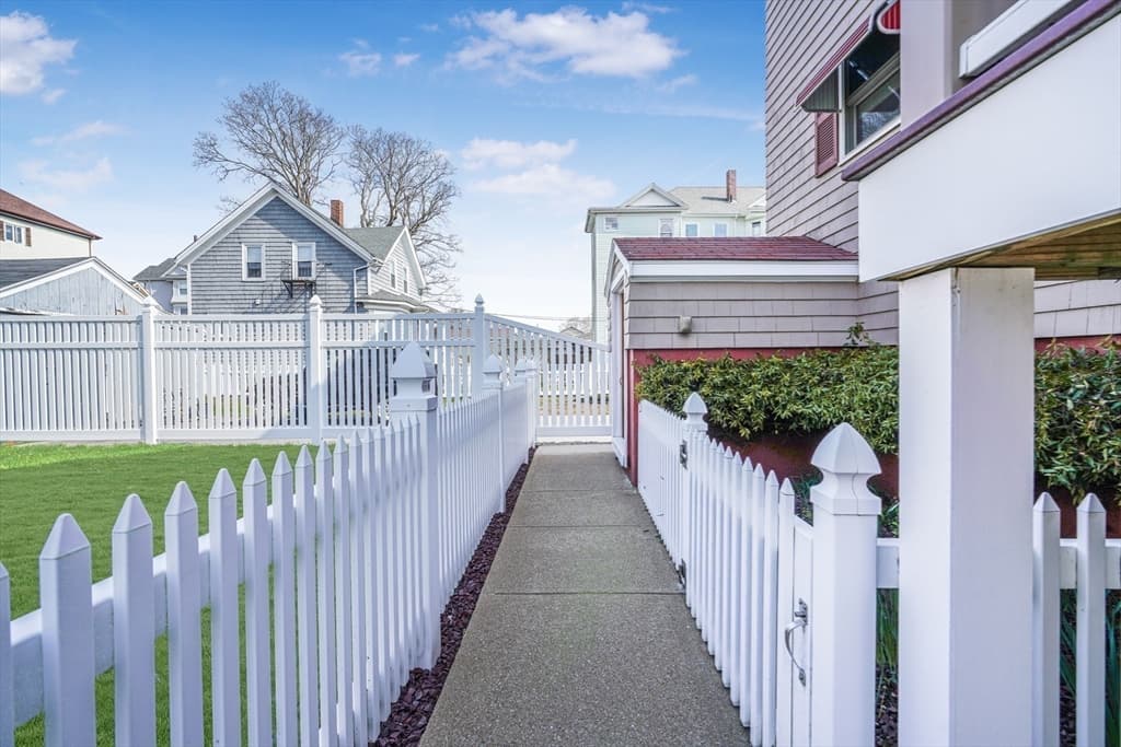 99 Swindells Street photo 2