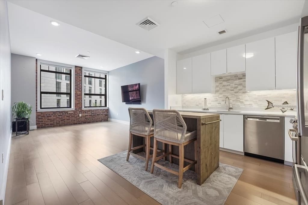 121 Portland Street #304 photo 3
