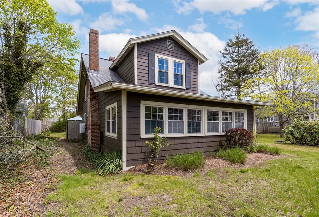 6 Emerald Ave
