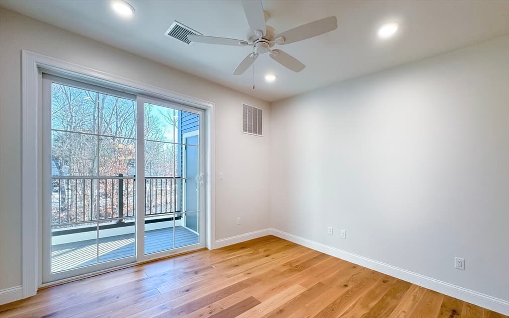 50 Coppersmith Way #5-105 photo 4