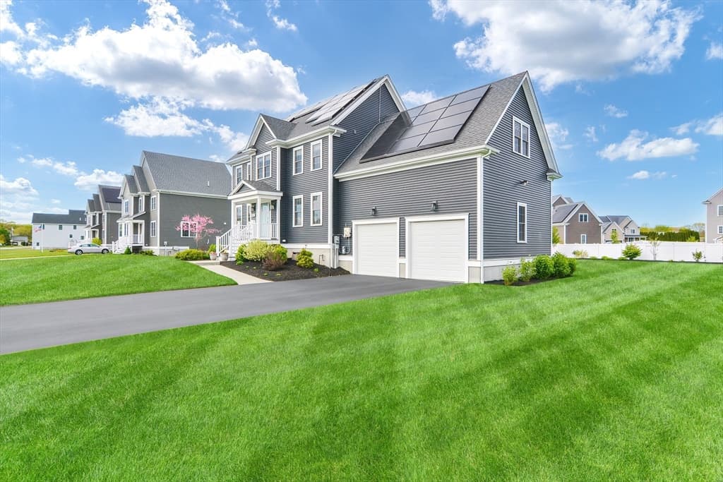 55 Saveena Dr photo 3