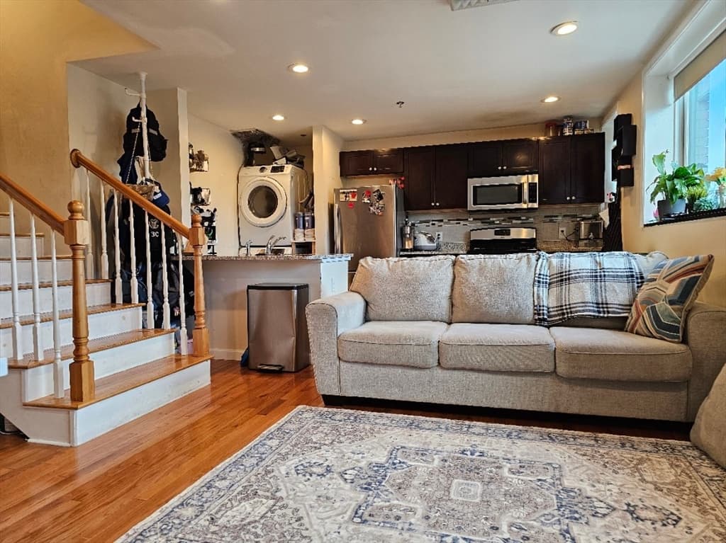 221 Washington St #3