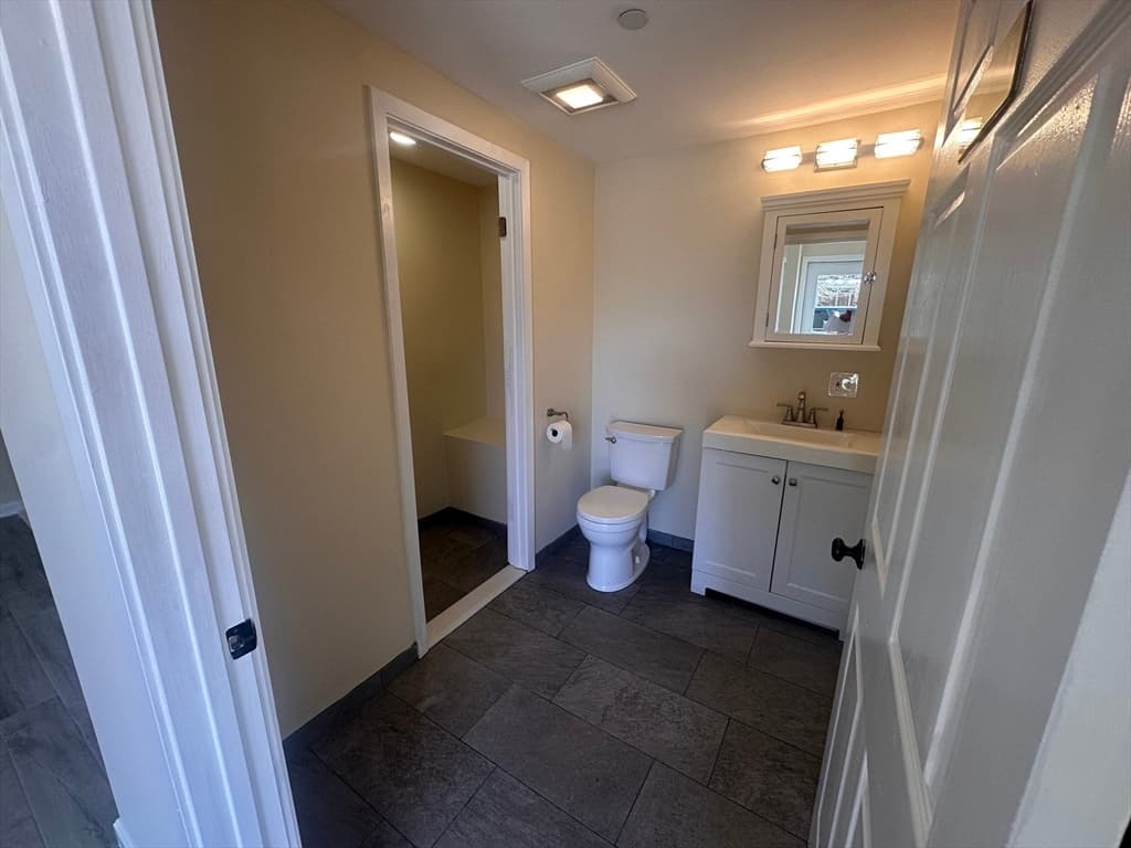 483 Somerville Ave photo 3