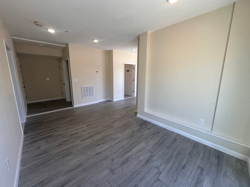 483 Somerville Ave photo 5