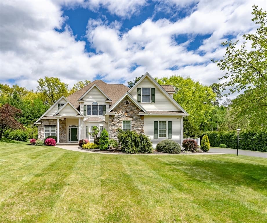 18 Whispering Wind Rd
