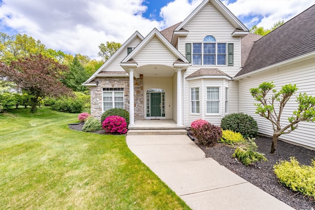 18 Whispering Wind Rd photo 4
