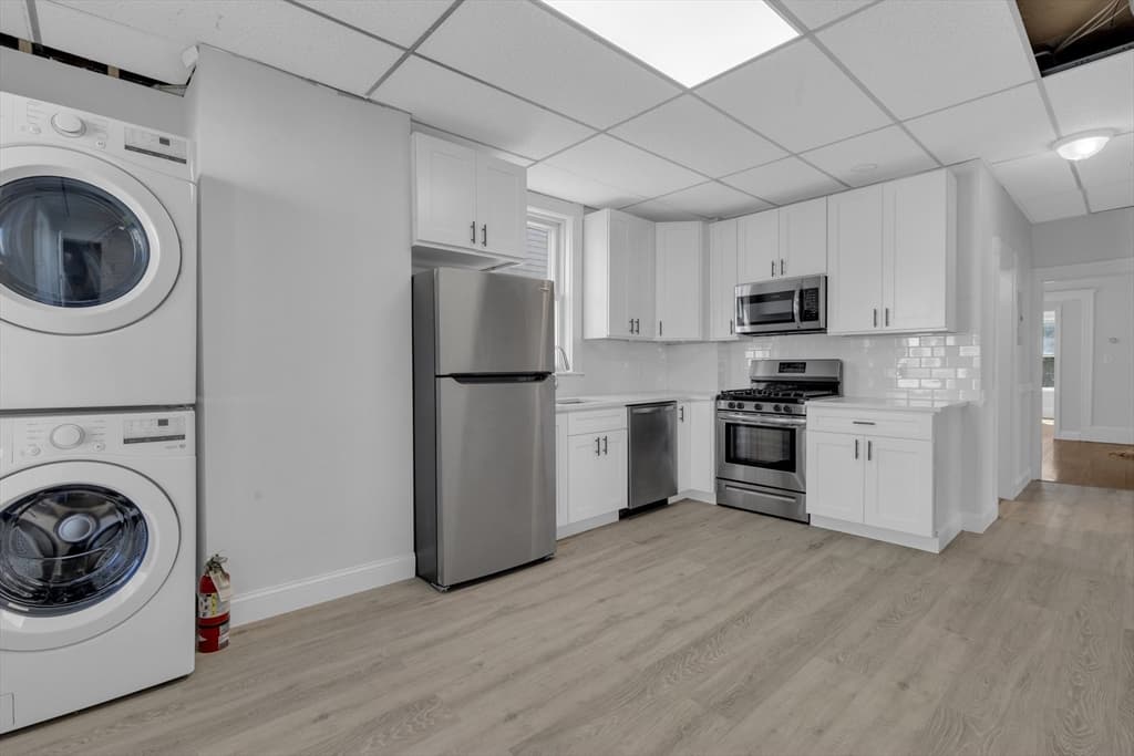 742 Bennington St #3 photo 4