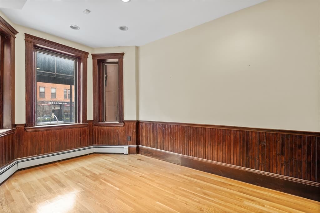 577 Tremont St photo 2
