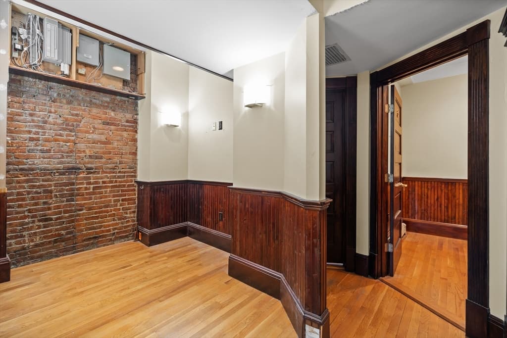 577 Tremont St photo 4