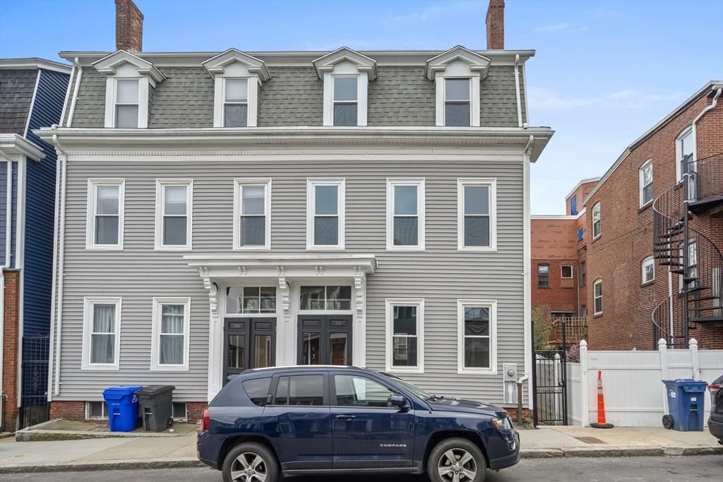 391 E 5th St photo 2
