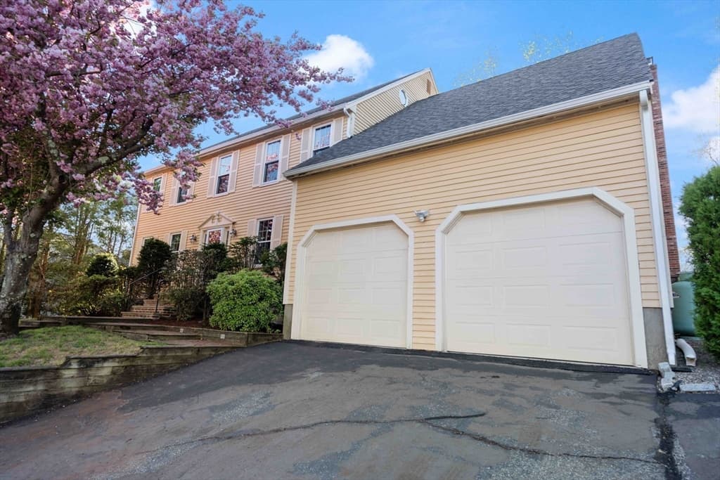 28 Stevin Dr photo 3