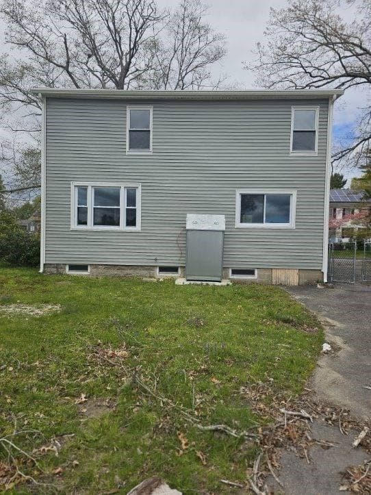 954 Thorndike St photo 3
