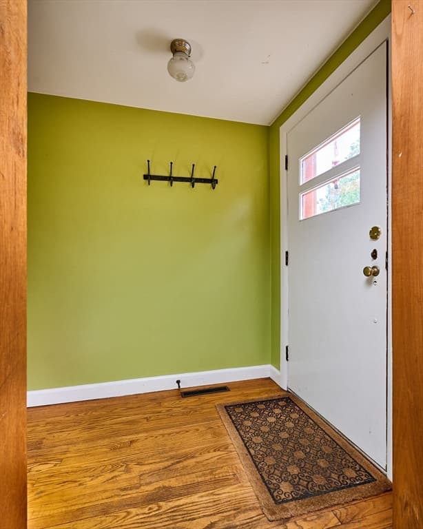 28 Meadow Ln photo 2