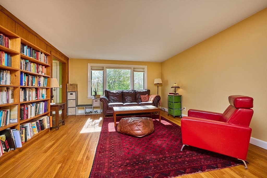 28 Meadow Ln photo 3