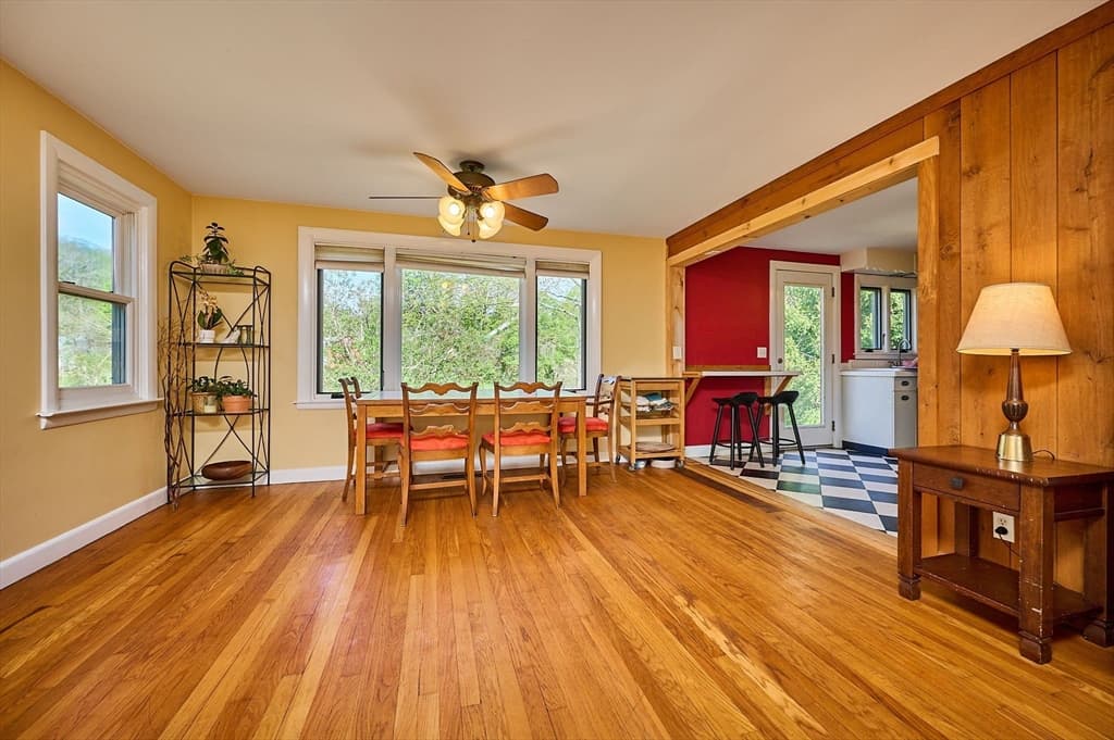 28 Meadow Ln photo 4