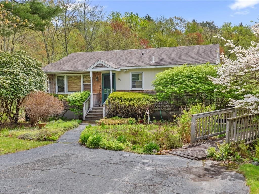 155 Maple Street photo 2