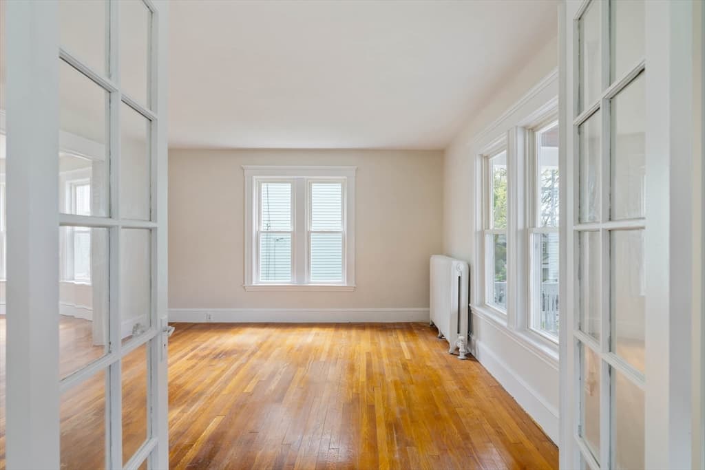 21 Perkins Avenue photo 3