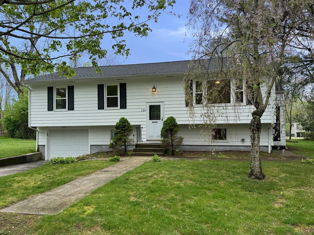 134 Broad St photo 4
