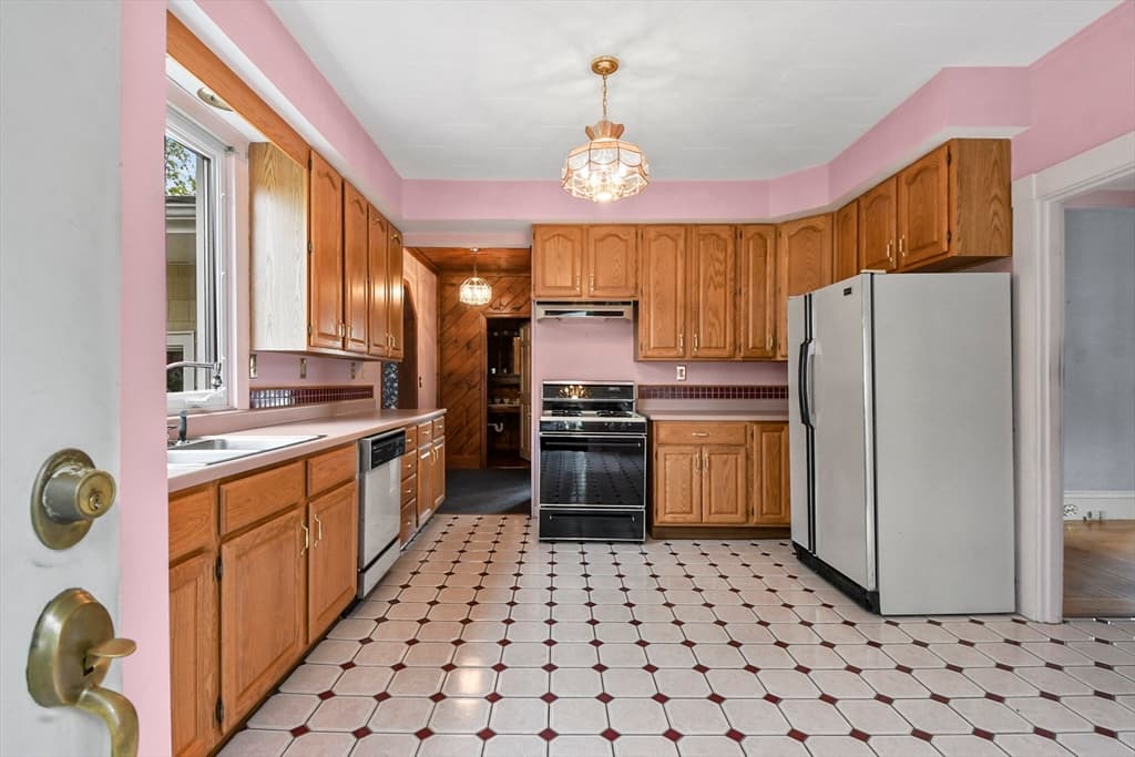 1111 Langley Street photo 3