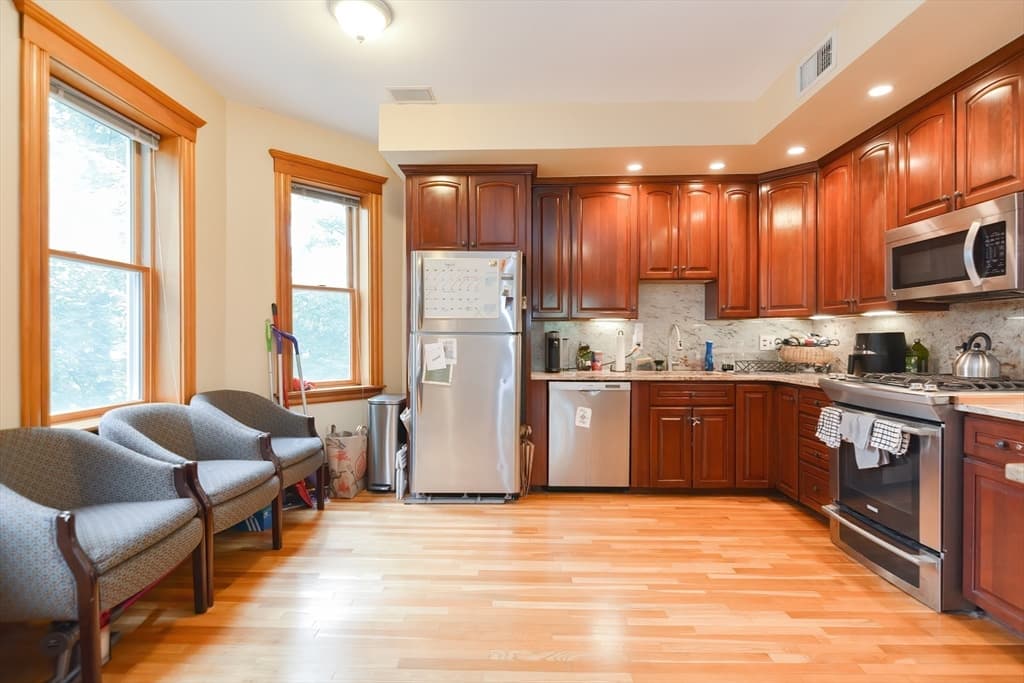 90 Browne St #2 photo 3
