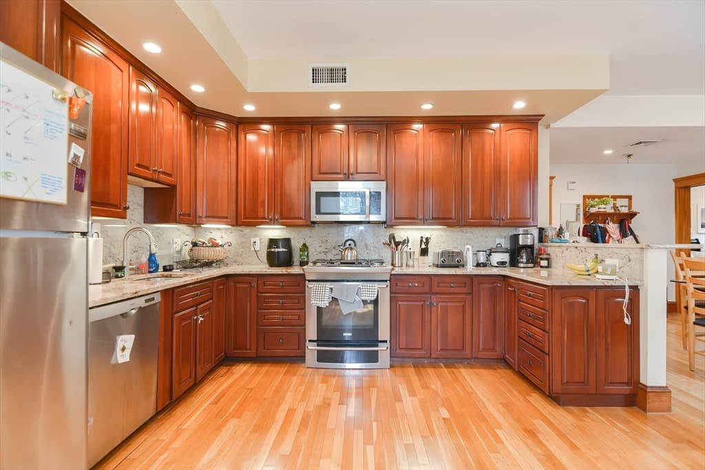 90 Browne St #2 photo 4