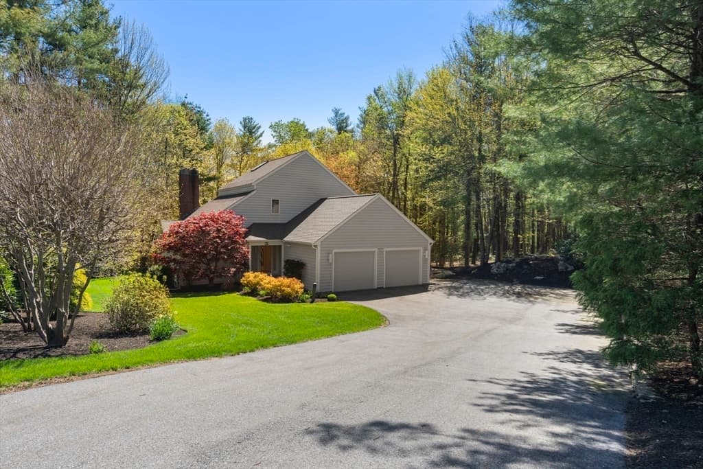 60 Whisper Drive photo 3